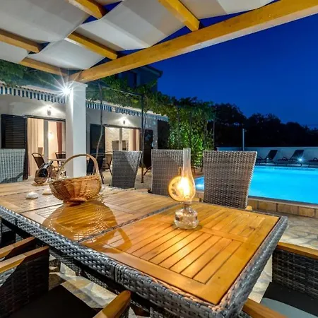 Silvija By Guide Primorski Dolac