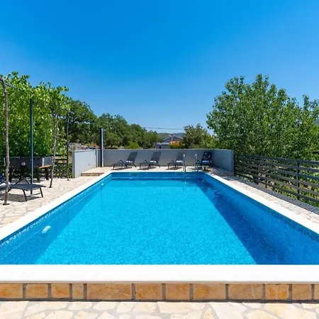 Villa Silvija By Guide