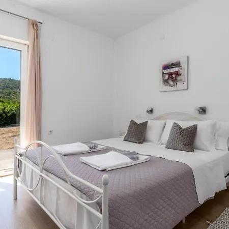 Silvija By Guide Villa *