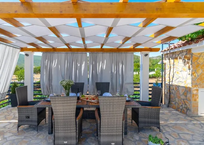 Silvija By Guide Primorski Dolac