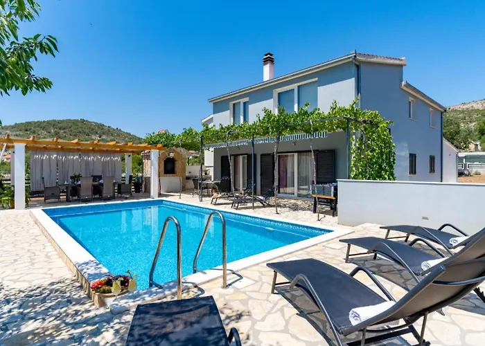 Silvija By Guide Primorski Dolac